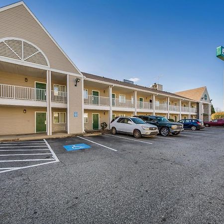 Hometowne Studios By Red Roof Spartanburg - Asheville Highway Southern Shops Extérieur photo