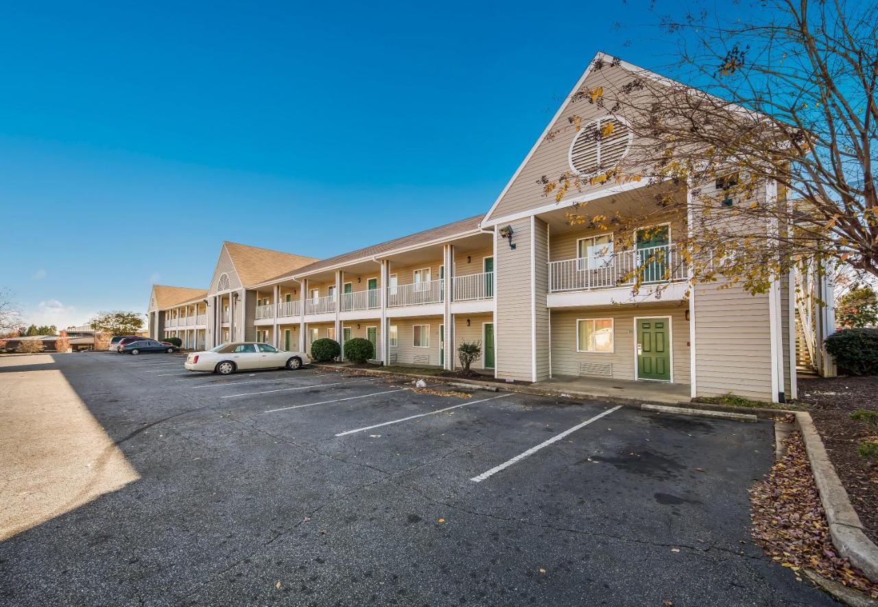 Hometowne Studios By Red Roof Spartanburg - Asheville Highway Southern Shops Extérieur photo